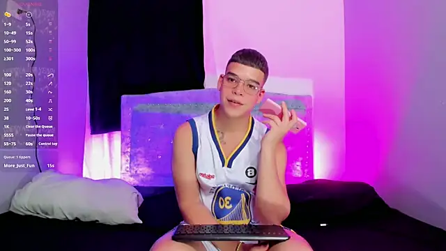 Snapshot of alex_boyy chatting on 12, 10, 2025 alex boyy online show from 12, 10, 2025