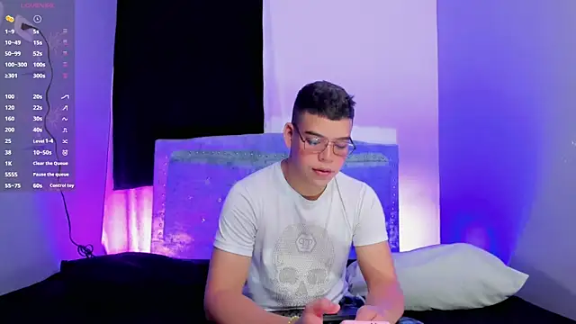 Snapshot of alex_boyy chatting on 14, 10, 2025 alex boyy online show from 14, 10, 2025