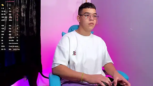 Snapshot of alex_boyy chatting on 16, 10, 2025 alex boyy online show from 16, 10, 2025