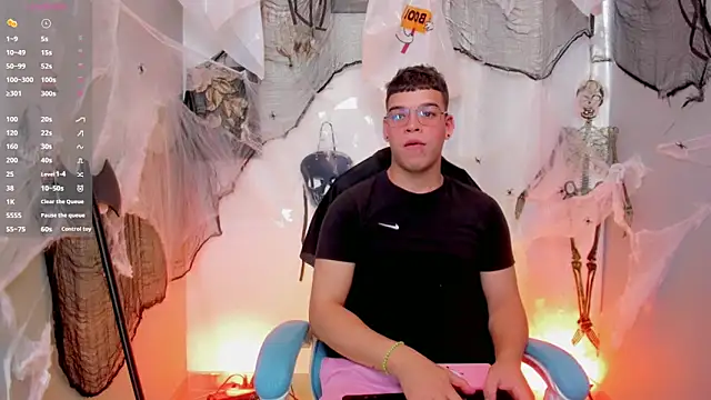 Snapshot of alex_boyy chatting on 28, 10, 2025 alex boyy online show from 28, 10, 2025