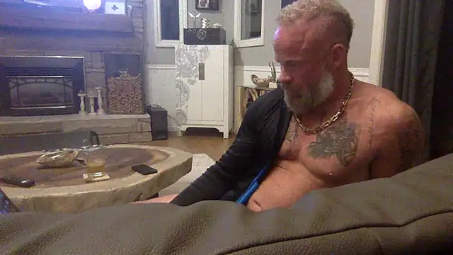 Snapshot of Muscledick40 chatting on 17, 4, 2026 Muscledick40 online show from 17, 4, 2026