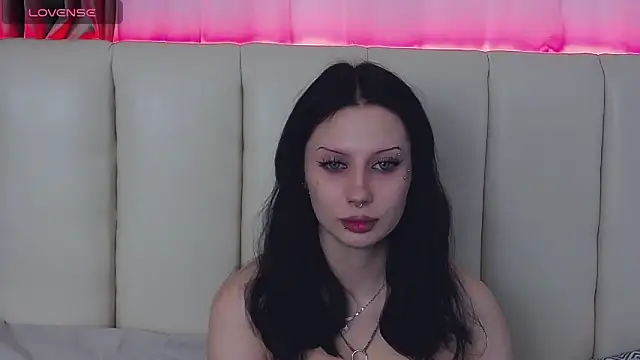 MaeAnna online show from 14, 12, 2025