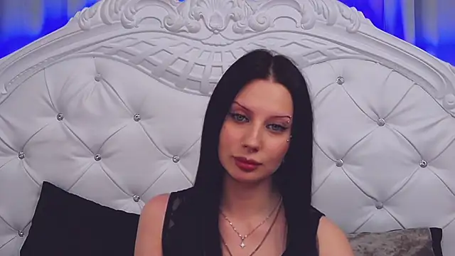 MaeAnna online show from 18, 12, 2025