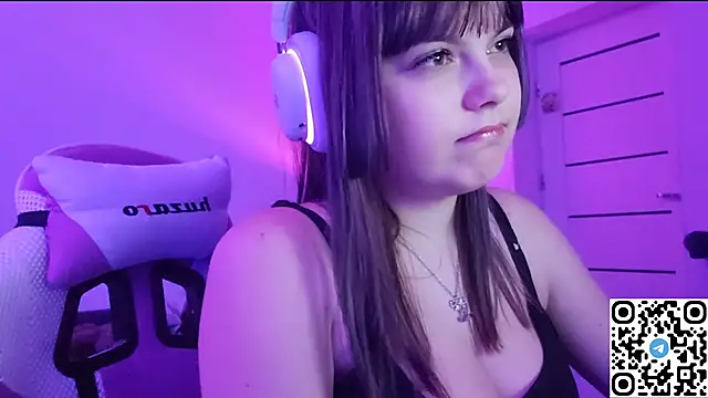 Snapshot of KristiBloom chatting on 15, 12, 2025 KristiBloom online show from 15, 12, 2025