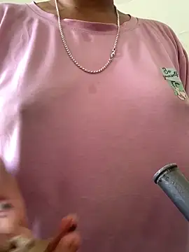 Snapshot of bindiyarani01 chatting on 17, 12, 2025 bindiyarani01 online show from 17, 12, 2025