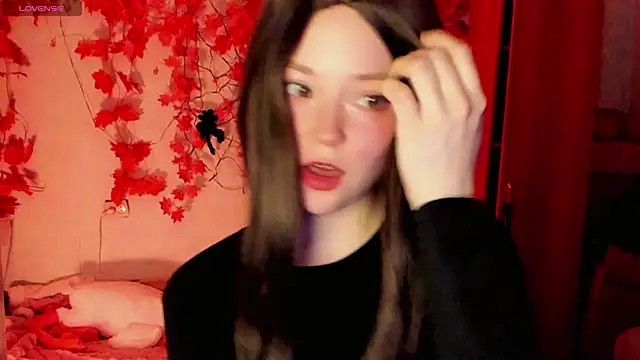 Snapshot of HoneyDazzle chatting on 5, 10, 2025 HoneyDazzle online show from 5, 10, 2025