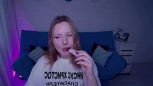 Snapshot of AuroraMour chatting on 10, 10, 2025 AuroraMour online show from 10, 10, 2025