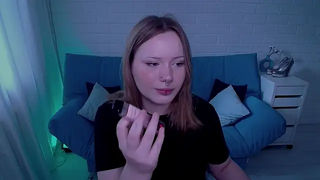 Snapshot of AuroraMour chatting on 14, 10, 2025 AuroraMour online show from 14, 10, 2025