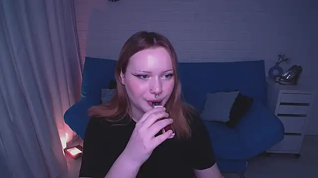 Snapshot of AuroraMour chatting on 15, 10, 2025 AuroraMour online show from 15, 10, 2025