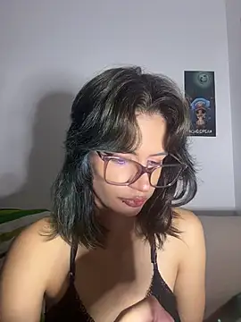 Snapshot of sukulaurens chatting on 3, 7, 2026 sukulaurens online show from 3, 7, 2026