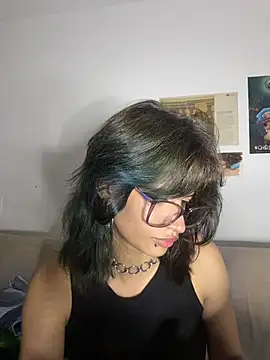Snapshot of sukulaurens chatting on 4, 7, 2026 sukulaurens online show from 4, 7, 2026