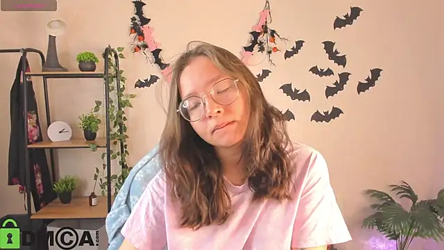 Snapshot of Nuura_Moore chatting on 3, 11, 2025 Nuura Moore online show from 3, 11, 2025