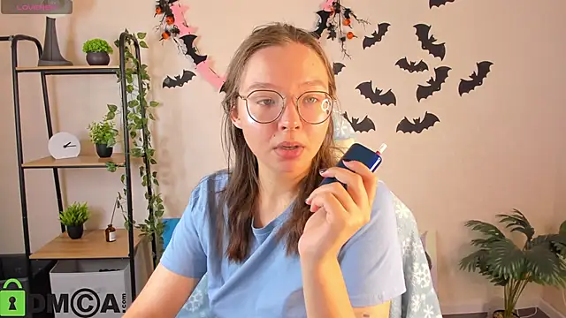 Snapshot of Nuura_Moore chatting on 4, 11, 2025 Nuura Moore online show from 4, 11, 2025