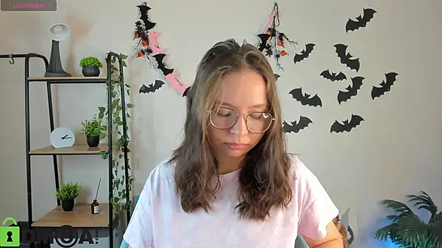 Snapshot of Nuura_Moore chatting on 5, 11, 2025 Nuura Moore online show from 5, 11, 2025