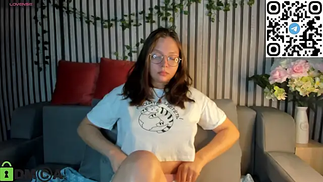 Snapshot of Nuura_Moore chatting on 19, 11, 2025 Nuura Moore online show from 19, 11, 2025