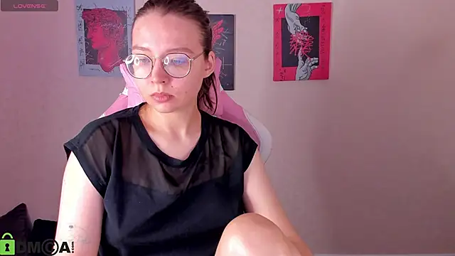 Snapshot of Nuura_Moore chatting on 21, 11, 2025 Nuura Moore online show from 21, 11, 2025