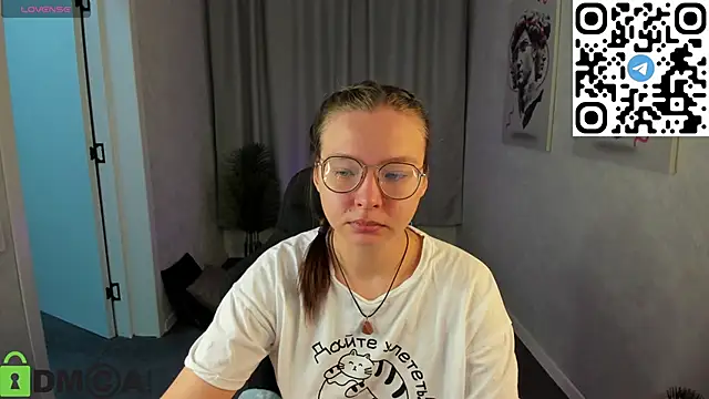 Snapshot of Nuura_Moore chatting on 25, 11, 2025 Nuura Moore online show from 25, 11, 2025