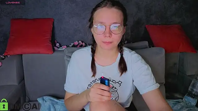 Snapshot of Nuura_Moore chatting on 28, 11, 2025 Nuura Moore online show from 28, 11, 2025