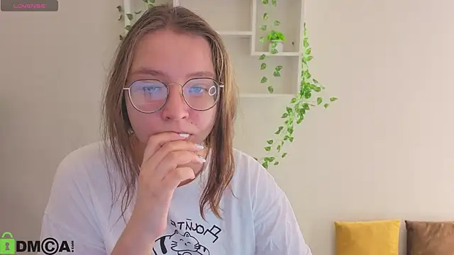 Snapshot of Nuura_Moore chatting on 4, 12, 2025 Nuura Moore online show from 4, 12, 2025