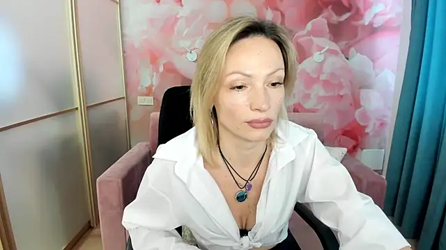 Snapshot of AlinaMoor chatting on 21, 3, 2026 AlinaMoor online show from 21, 3, 2026