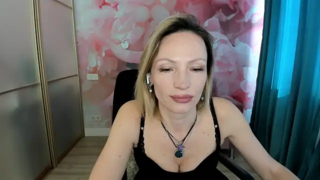 Snapshot of AlinaMoor chatting on 28, 3, 2026 AlinaMoor online show from 28, 3, 2026