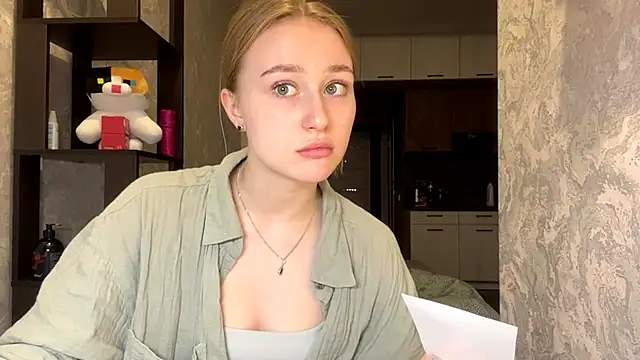 Snapshot of SenaWerre chatting on 25, 10, 2025 SenaWerre online show from 25, 10, 2025