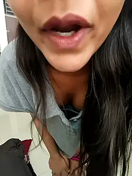 anshika0124 online show from 28, 11, 2025