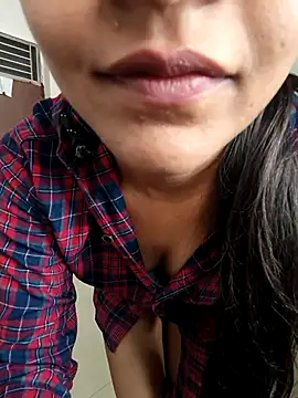 anshika0124 online show from 4, 12, 2025