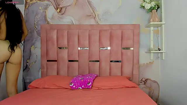 Snapshot of Isis_Blaze chatting on 12, 11, 2025 Isis Blaze online show from 12, 11, 2025