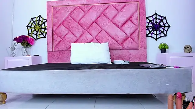 Snapshot of Bigasshott_ chatting on 17, 10, 2025 Bigasshott online show from 17, 10, 2025