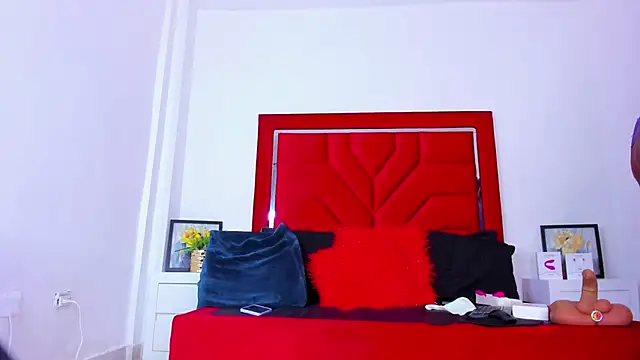 Snapshot of Bigasshott_ chatting on 24, 4, 2026 Bigasshott online show from 24, 4, 2026