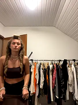Snapshot of goddesemiiyy chatting on 14, 10, 2025 goddesemiiyy online show from 14, 10, 2025