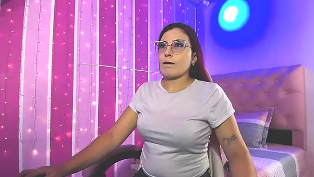 Snapshot of allison_mc chatting on 19, 11, 2025 allison mc online show from 19, 11, 2025