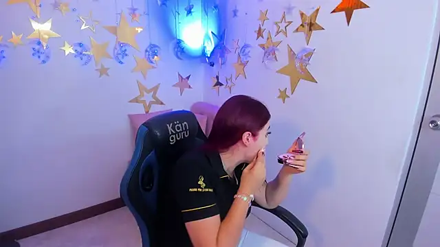 Snapshot of allison_mc chatting on 5, 12, 2025 allison mc online show from 5, 12, 2025