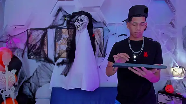 Snapshot of Little_nicoll chatting on 29, 10, 2025 Little nicoll online show from 29, 10, 2025