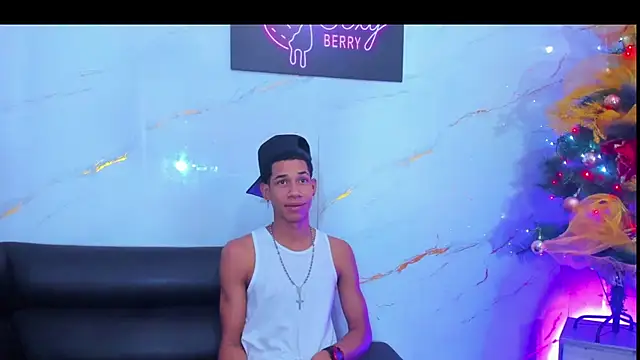 Snapshot of Little_nicoll chatting on 28, 11, 2025 Little nicoll online show from 28, 11, 2025