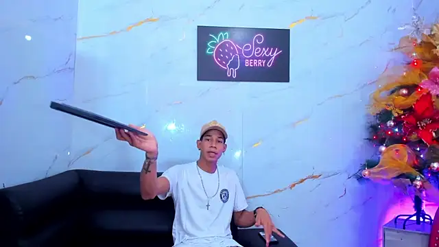 Snapshot of Little_nicoll chatting on 1, 12, 2025 Little nicoll online show from 1, 12, 2025