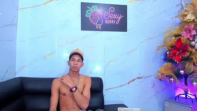 Snapshot of Little_nicoll chatting on 4, 12, 2025 Little nicoll online show from 4, 12, 2025