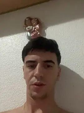 Snapshot of suarezz_ chatting on 6, 10, 2025 suarezz  online show from 6, 10, 2025