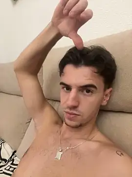 Snapshot of suarezz_ chatting on 15, 10, 2025 suarezz  online show from 15, 10, 2025