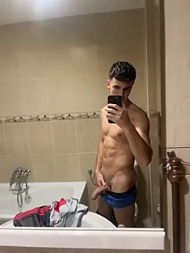 Snapshot of suarezz_ chatting on 28, 10, 2025 suarezz  online show from 28, 10, 2025