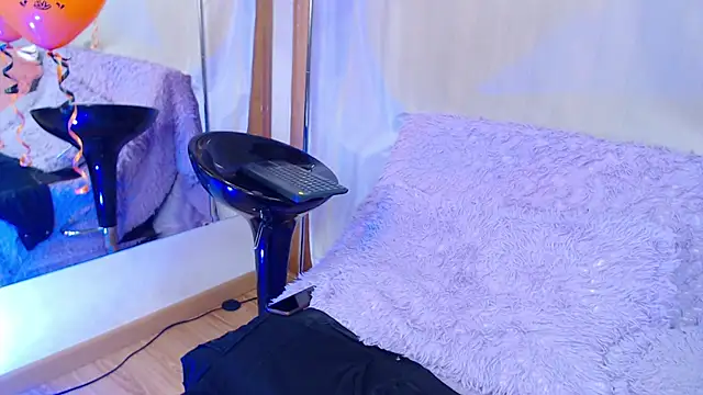 Snapshot of LizzyGrey_ chatting on 30, 10, 2025 LizzyGrey online show from 30, 10, 2025