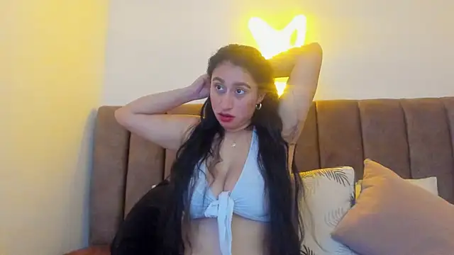 Snapshot of Amara18__ chatting on 5, 11, 2025 Amara18 online show from 5, 11, 2025