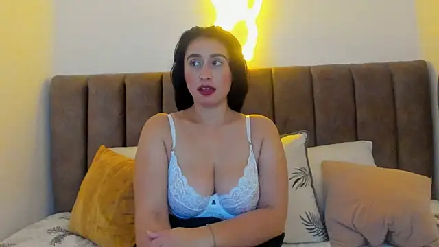 Snapshot of Amara18__ chatting on 6, 11, 2025 Amara18 online show from 6, 11, 2025