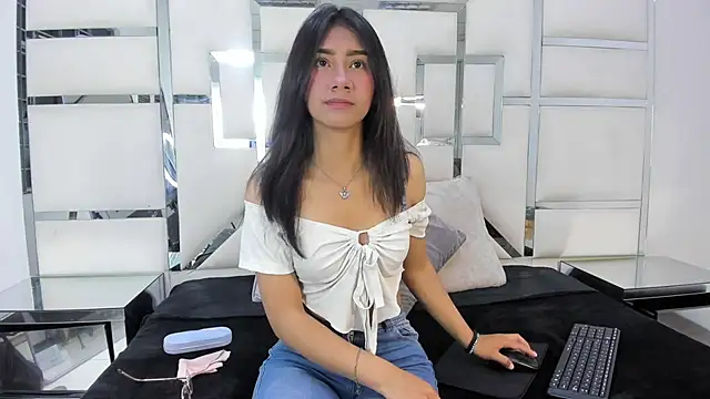 Snapshot of Mia_clark18 chatting on 15, 10, 2025 Mia clark18 online show from 15, 10, 2025