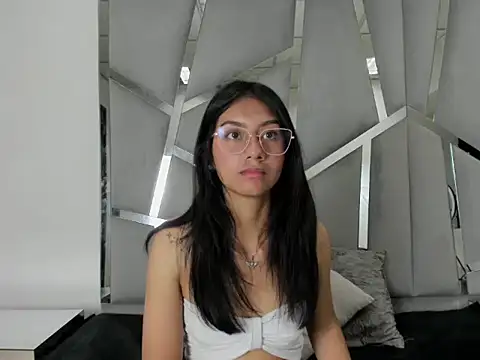 Snapshot of Mia_clark18 chatting on 21, 10, 2025 Mia clark18 online show from 21, 10, 2025