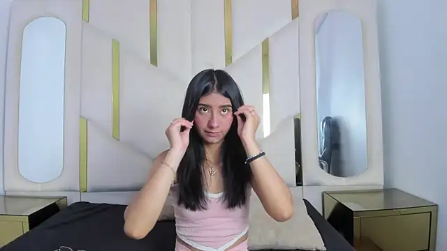 Snapshot of Mia_clark18 chatting on 25, 10, 2025 Mia clark18 online show from 25, 10, 2025