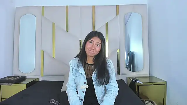 Snapshot of Mia_clark18 chatting on 16, 11, 2025 Mia clark18 online show from 16, 11, 2025