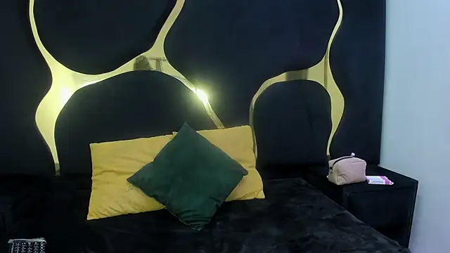 Snapshot of Mia_clark18 chatting on 27, 11, 2025 Mia clark18 online show from 27, 11, 2025