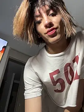 Snapshot of SiaraRealist chatting on 11, 3, 2026 SiaraRealist online show from 11, 3, 2026